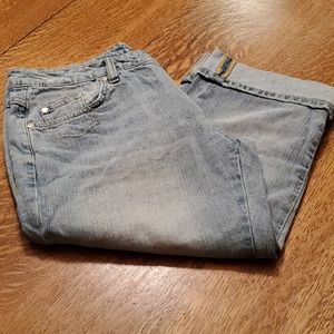 CATO Light Denim Slightly Stressed Capris Size 6